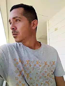 Snapshot of Damian-liam chatting on November 11, 4:57 pm Damian-liam online show from November 11, 4:57 pm