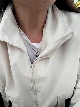 Feeling-hot online show from March 7, 9:37 am