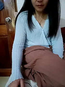 Feeling-hot online show from May 11, 4:04 pm