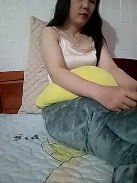 Feeling-hot online show from May 3, 9:29 pm