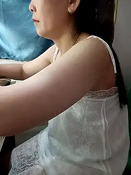 Feeling-hot online show from May 7, 3:04 pm