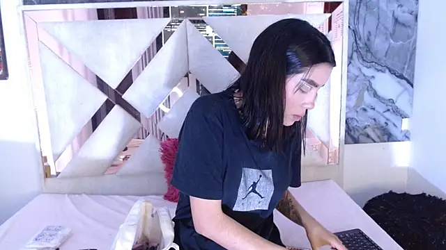 tael novacs online show from December 15, 4:40 am