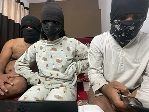 avnikaur online show from November 29, 8:03 am