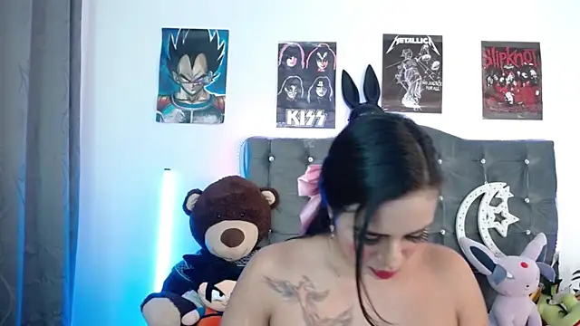 lunabritton1 online show from March 16, 1:13 am