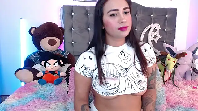 lunabritton1 online show from April 7, 2:35 am