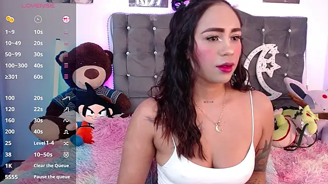 lunabritton1 online show from April 10, 2:07 am