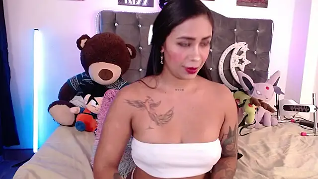 lunabritton1 online show from February 8, 3:26 am