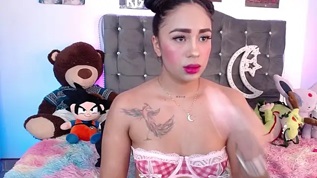 lunabritton1 online show from April 9, 2:24 am