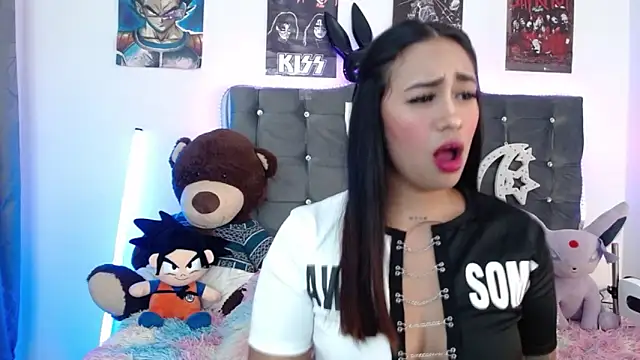 lunabritton1 online show from March 1, 4:45 am