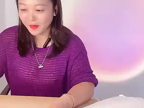 Snapshot of Lydia-Wei chatting on November 15, 3:32 am Lydia-Wei online show from November 15, 3:32 am