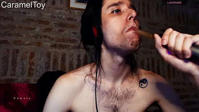 Snapshot of CaramelToy chatting on February 10, 6:40 pm CaramelToy online show from February 10, 6:40 pm