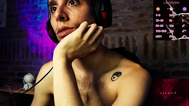 Snapshot of CaramelToy chatting on March 1, 7:14 pm CaramelToy online show from March 1, 7:14 pm