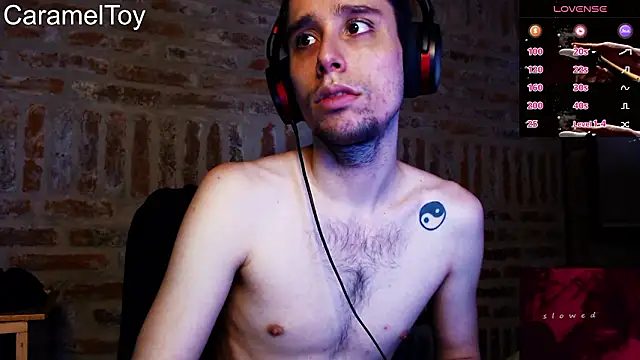 Snapshot of CaramelToy chatting on February 25, 6:08 pm CaramelToy online show from February 25, 6:08 pm