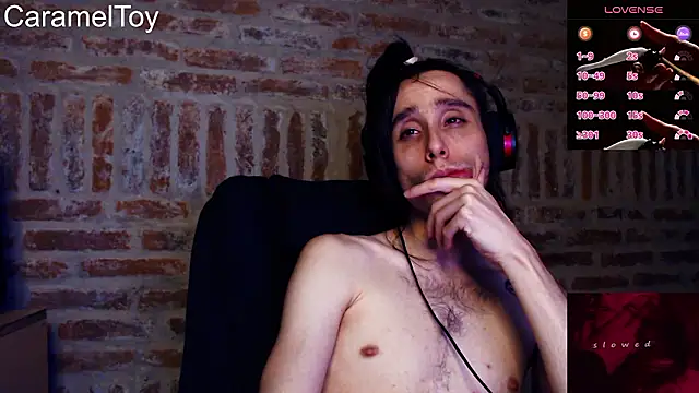 Snapshot of CaramelToy chatting on February 11, 6:46 am CaramelToy online show from February 11, 6:46 am