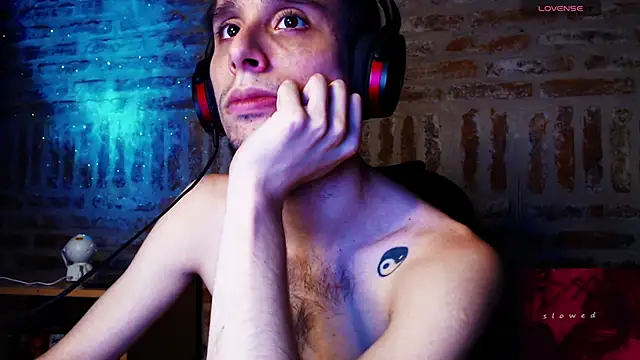 Snapshot of CaramelToy chatting on March 3, 4:08 am CaramelToy online show from March 3, 4:08 am