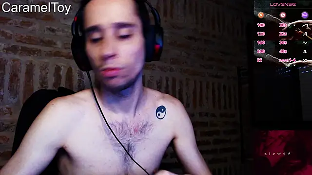 Snapshot of CaramelToy chatting on February 17, 10:07 pm CaramelToy online show from February 17, 10:07 pm