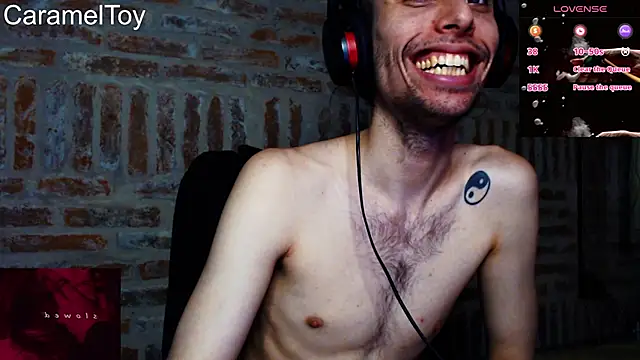 Snapshot of CaramelToy chatting on February 9, 9:35 pm CaramelToy online show from February 9, 9:35 pm