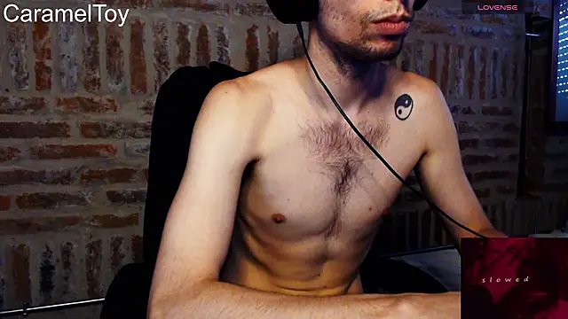 Snapshot of CaramelToy chatting on February 22, 7:48 pm CaramelToy online show from February 22, 7:48 pm