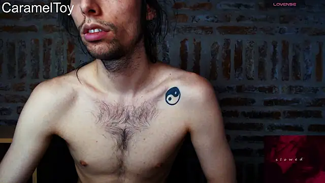 Snapshot of CaramelToy chatting on January 18, 9:29 pm CaramelToy online show from January 18, 9:29 pm