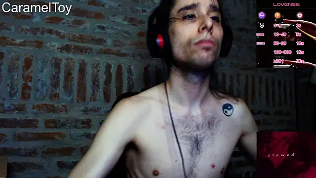 Snapshot of CaramelToy chatting on February 1, 11:14 pm CaramelToy online show from February 1, 11:14 pm