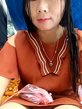 Snapshot of vangkt-cute chatting on July 19, 8:56 am vangkt-cute online show from July 19, 8:56 am