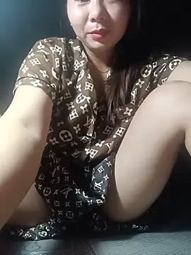 vangkt-cute online show from May 23, 9:47 pm