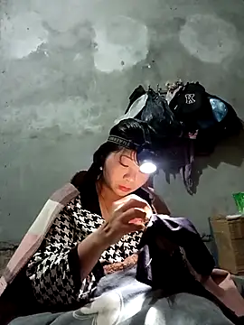 Snapshot of vangkt-cute chatting on January 8, 11:38 am vangkt-cute online show from January 8, 11:38 am