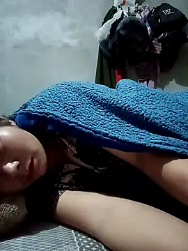 Snapshot of vangkt-cute chatting on December 19, 6:49 am vangkt-cute online show from December 19, 6:49 am