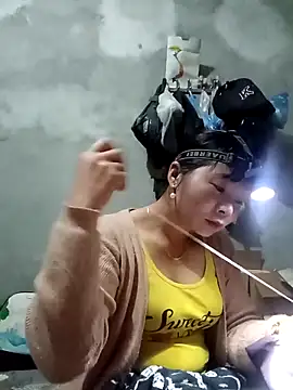 Snapshot of vangkt-cute chatting on December 5, 7:45 pm vangkt-cute online show from December 5, 7:45 pm