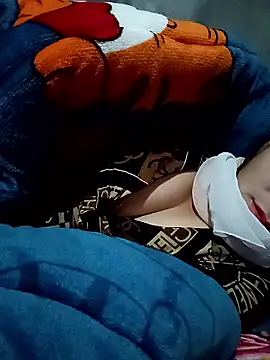 Snapshot of vangkt-cute chatting on January 18, 1:25 pm vangkt-cute online show from January 18, 1:25 pm