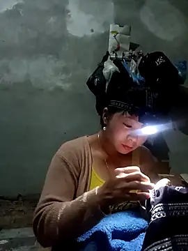 Snapshot of vangkt-cute chatting on December 4, 6:51 pm vangkt-cute online show from December 4, 6:51 pm