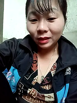 Snapshot of vangkt-cute chatting on January 18, 1:20 am vangkt-cute online show from January 18, 1:20 am