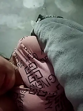 Snapshot of vangkt-cute chatting on February 17, 11:35 pm vangkt-cute online show from February 17, 11:35 pm