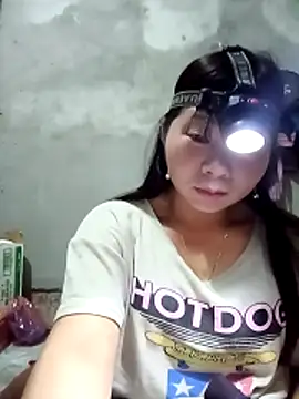 Snapshot of vangkt-cute chatting on February 24, 6:42 pm vangkt-cute online show from February 24, 6:42 pm