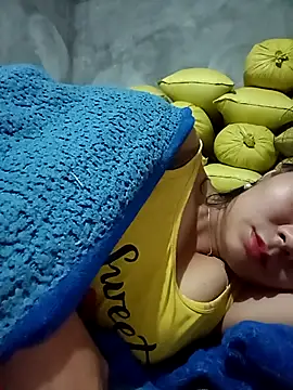 Snapshot of vangkt-cute chatting on December 14, 10:48 pm vangkt-cute online show from December 14, 10:48 pm