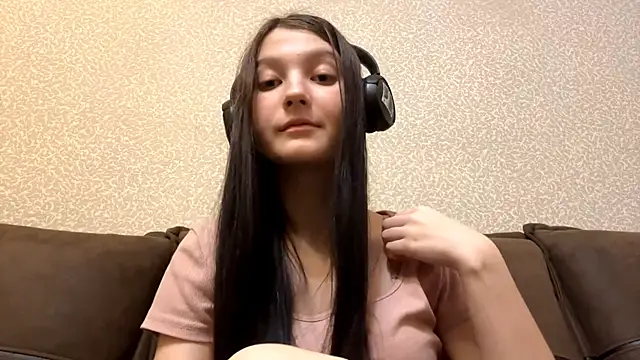 AurorAurora online show from December 3, 8:25 am