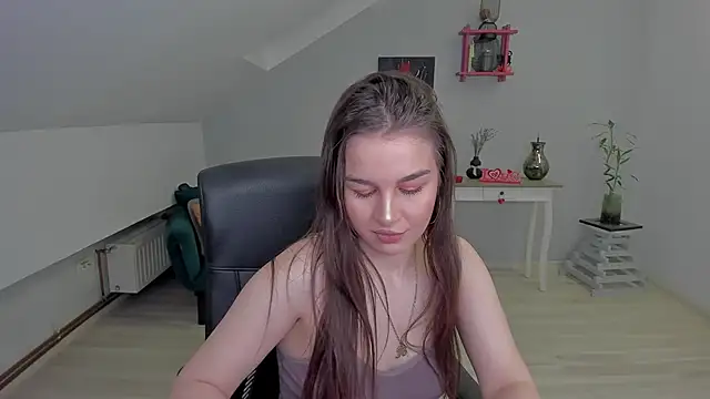 Snapshot of LouannaHart chatting on February 27, 4:23 am LouannaHart online show from February 27, 4:23 am