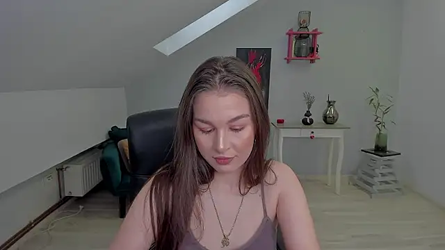 Snapshot of LouannaHart chatting on February 3, 6:40 am LouannaHart online show from February 3, 6:40 am