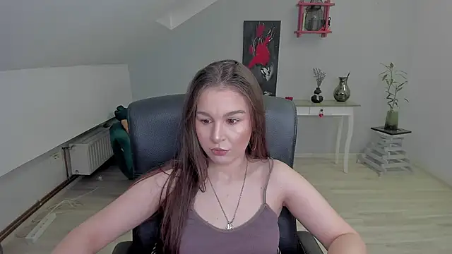 Snapshot of LouannaHart chatting on February 9, 4:54 am LouannaHart online show from February 9, 4:54 am