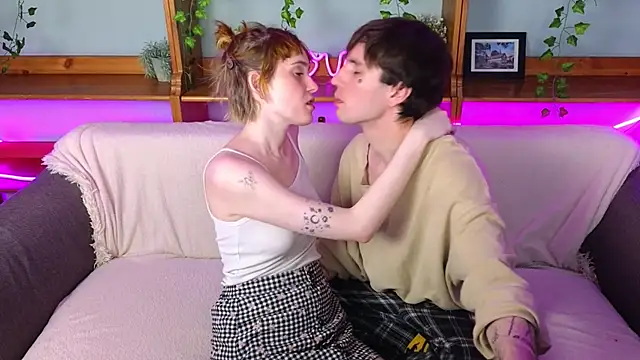 Danny loves Mary online show from May 28, 2:19 am
