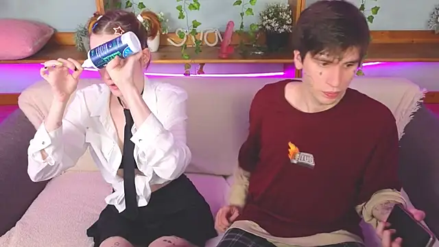 Danny loves Mary online show from May 24, 2:22 am