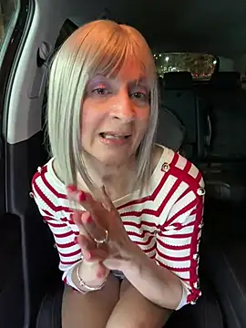 HOTLadyluna online show from April 22, 6:14 pm