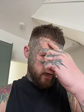 magicmichaell online show from April 30, 2:46 pm