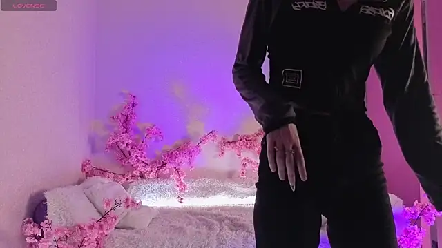 Kitty gaze online show from April 3, 3:18 pm