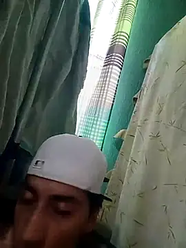 Snapshot of charlyver36 chatting on November 18, 2:20 pm charlyver36 online show from November 18, 2:20 pm