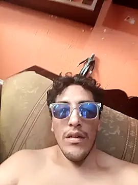 Snapshot of charlyver36 chatting on November 28, 8:53 pm charlyver36 online show from November 28, 8:53 pm