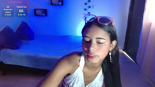 Snapshot of Nikolle_sexy chatting on January 7, 1:49 pm Nikolle sexy online show from January 7, 1:49 pm