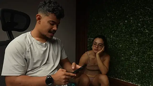 Snapshot of crimson_heart1 chatting on December 2, 1:13 pm crimson heart1 online show from December 2, 1:13 pm