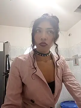 Emmaskinny online show from November 15, 10:47 pm