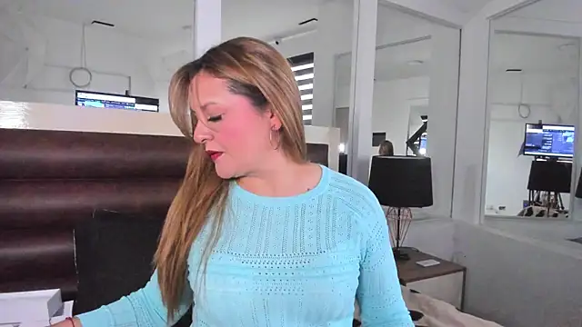 LaurenSpitz online show from January 17, 12:09 pm